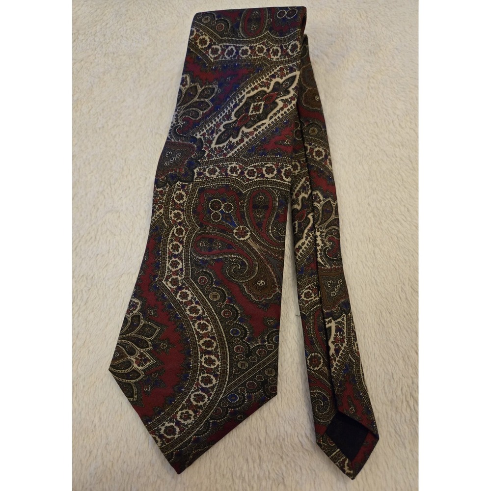 Vintage Etienne Aigner Men's 100% Silk Tie Red Blue Paisley Geometric Classic